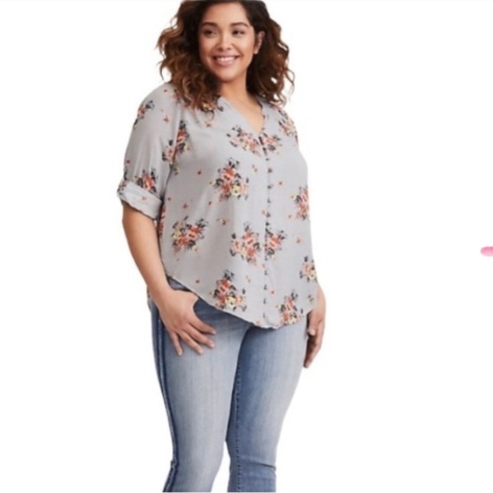 5 for $25 bundle! Torrid Gray Floral Button Front 3/4 Sleeves Blouse Size 0X/12
